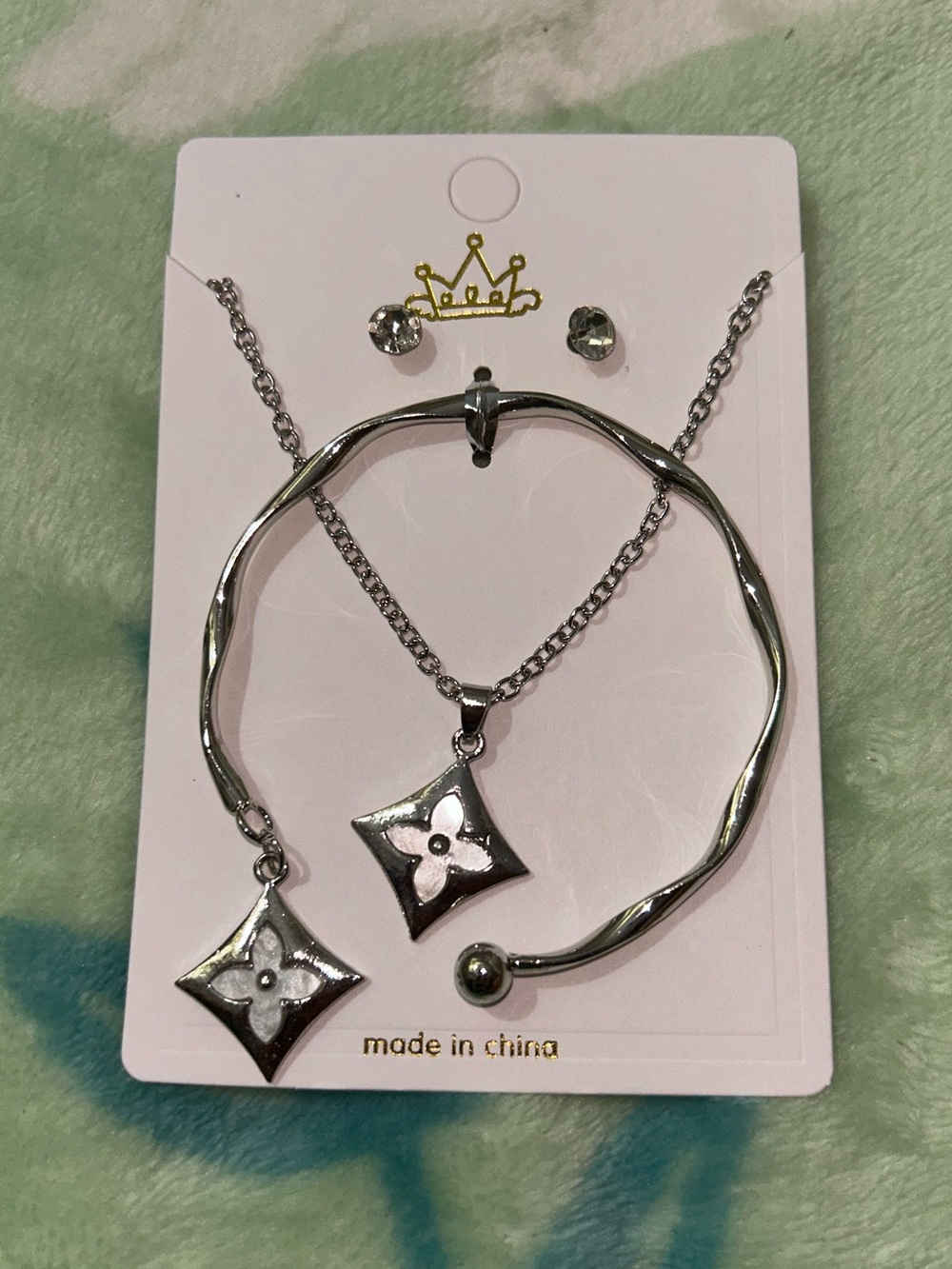 NWT Silver Floral Pendant Necklace, Earrings, & Bracelet Set